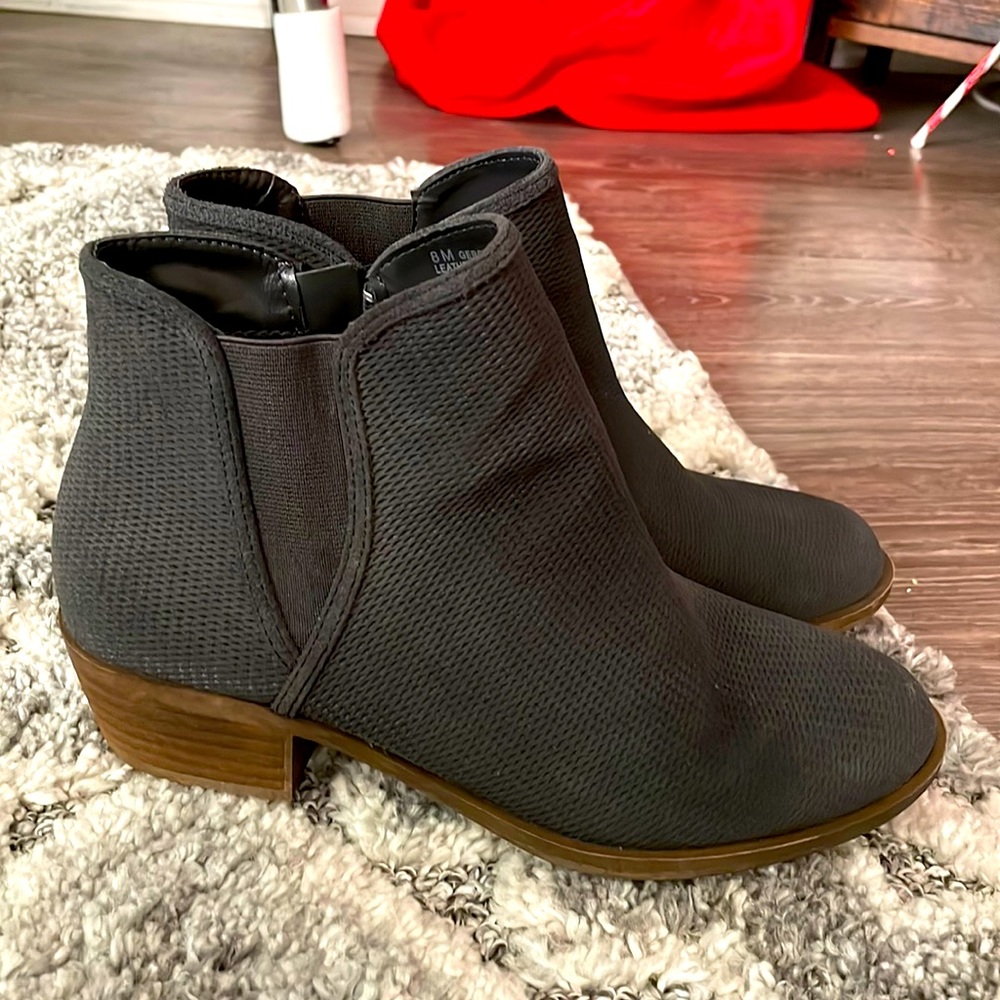 Brand New - Kensie Ladies' Short Suede Boot